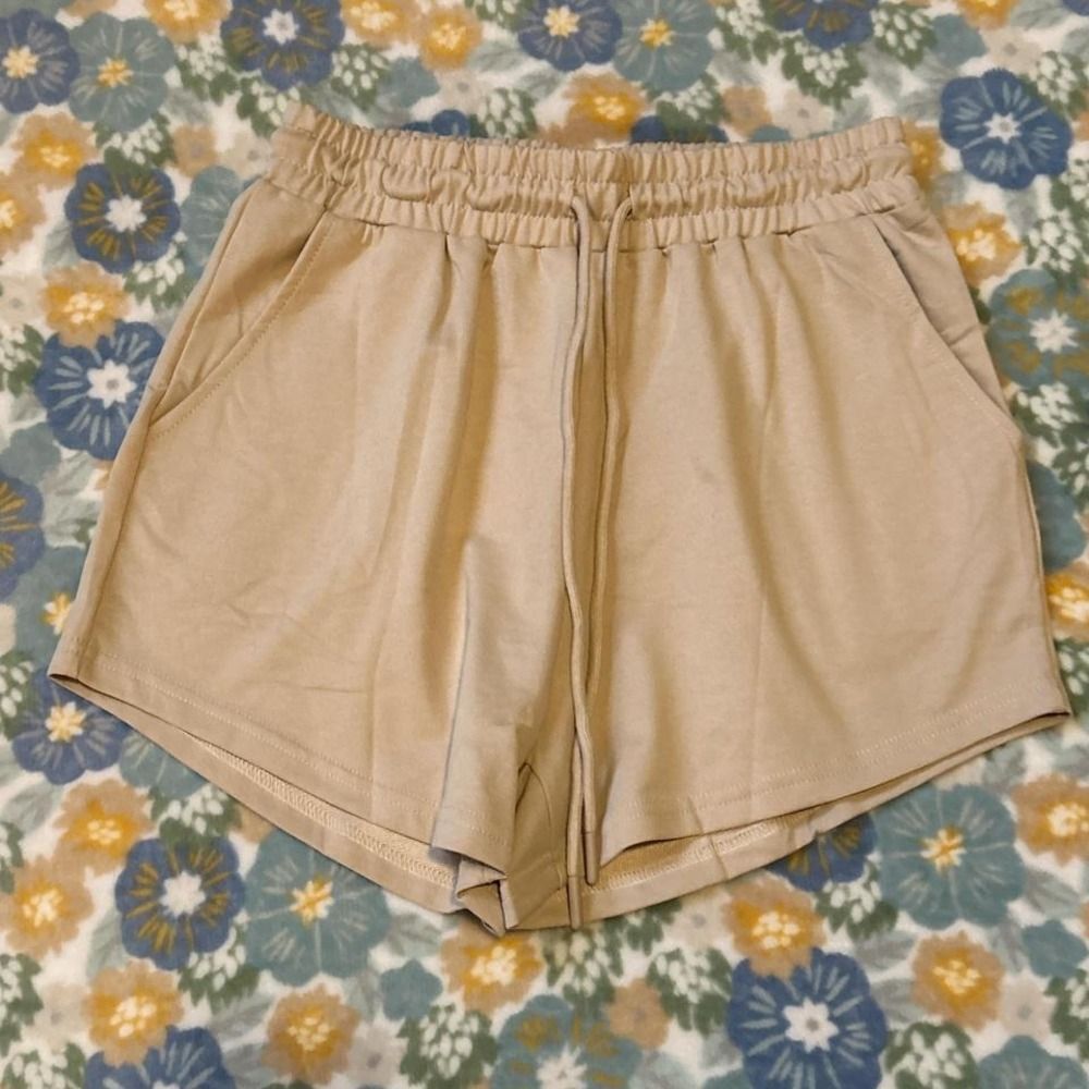 Automet tan and cream lounge / workout shorts Women's small NWT